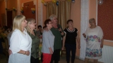 Zespoł "Women Clap"podczas wykonywania utworu  "karaoke"